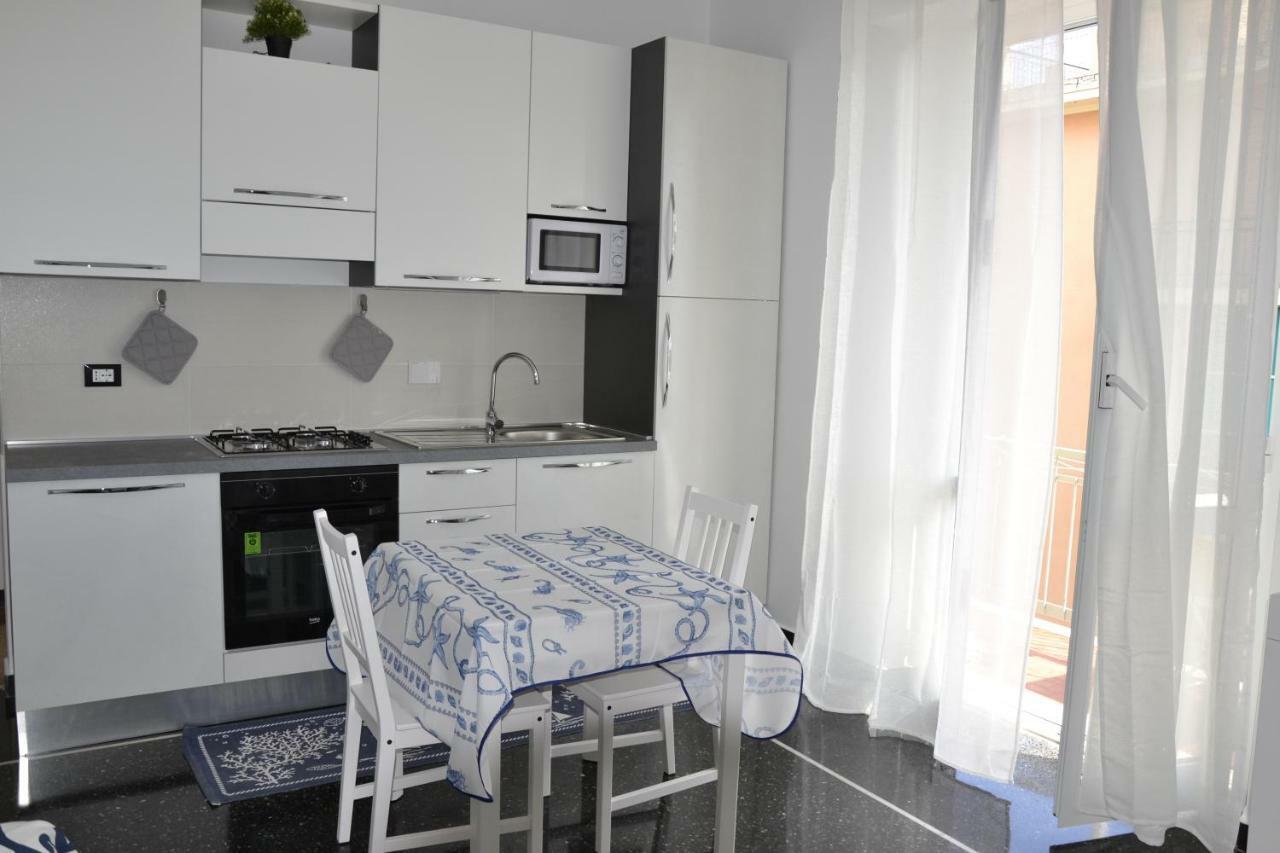 Il Nido Di Quarto Con Park Auto Macchine Piccole Segmento B Генуя Екстер'єр фото