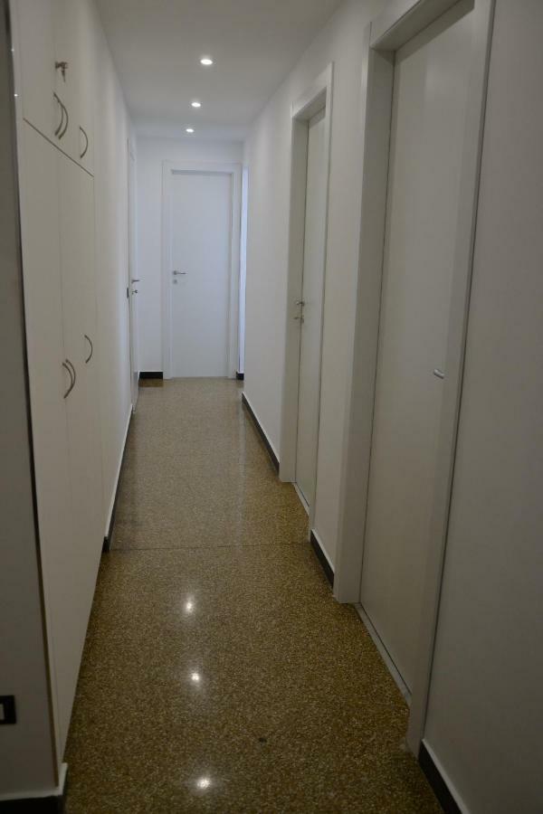 Il Nido Di Quarto Con Park Auto Macchine Piccole Segmento B Генуя Екстер'єр фото
